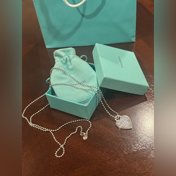 ❤️ Authentic Silver Return to Tiffany & Co. Heart Pendant Charm on 34” Chain ❤️